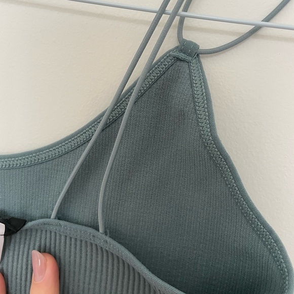 (2/$22) New bungee seamless cami - Picture 4 of 4